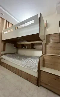 تخت دو طبقه با پله کشو دار و کمد