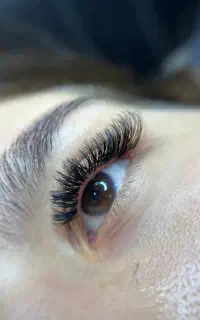 کاشت و اکستنشن مژه با بهترین متریال