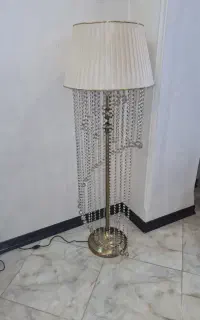 آباژور ایستاده