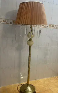 آباژور ایستاده