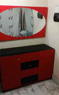 میز و کمد