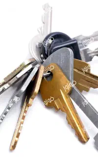 دسته کلید با بند مشکی گمشده