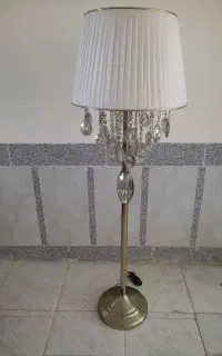 آباژور ایستاده