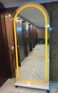 آینه قدی چراغ دار چرخدار سالنی