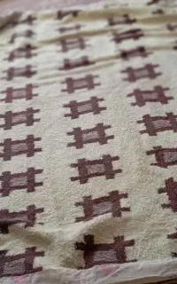 تعدادی پتو تشک بالشت