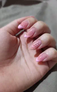 کاشت ناخن و طراحی ناخن