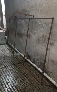 کلاف تابلو با پایه پرژاکتور.قوطی. آهن. بزرگ.