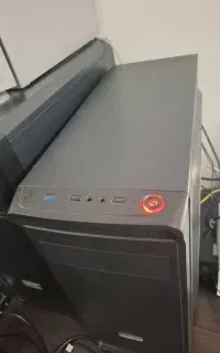 کیس و مانیتور کامپیوتر