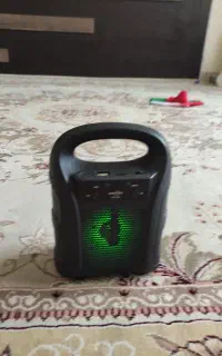 یک عدد اسپیکر