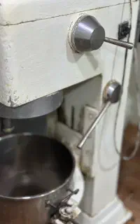 میکسر۵۰ لیتری و میکسر ۲۰  و خمیر گیر ۴۰ کیلوی