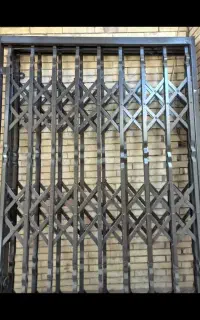 ساخت انواع درب و پنجره آکاردئون محسنی