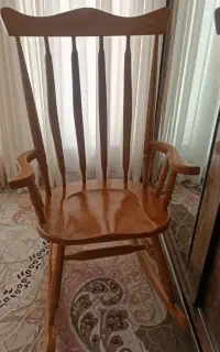 صندلی مادربزرگ چوبی