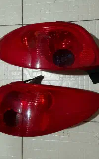 چراغ خطر عقب ۲۰۶ درحد فرمون پراید کره ای