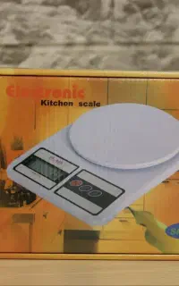 ترازو دیجیتال آشپز خونه به فروش میرسد.