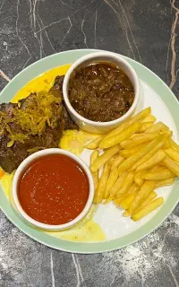 استخدام آشپز و کمک آشپز