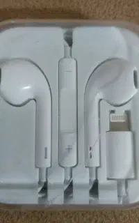 هندزفری سیمی اپل EarPods با درگاه لایتنینگ