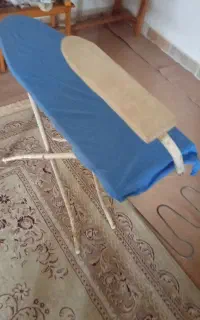 یک عدد جارو شارژی و میز اتو