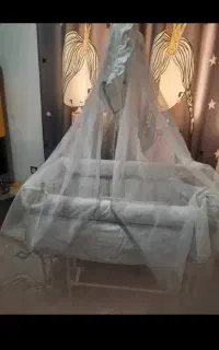 گهواره کنار مادر