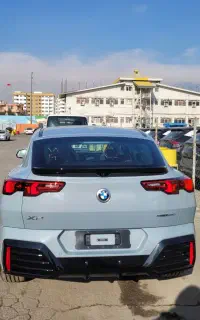 BMW X2 - BMW 225L