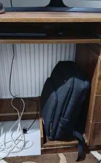 میز تحریر و کتابخانه