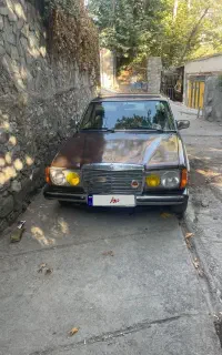 بنز ۲۳۰ دانشجویی