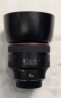 لنز کانن ۸۵ f۱.۲ درحد آکبند