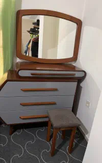 میزآرایش و آینه