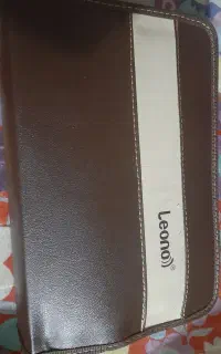 قرآن خوان ومترجمه سه زبانه همراه کیف وکتابها
