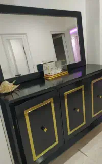 کنسول با آینه مشکی طلایی