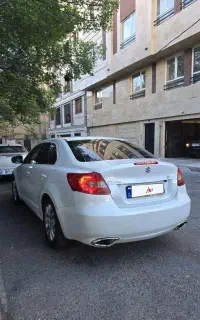 سوزوکی کیزاشی SUZUKI 2012 وارداتی 2400CC بیرنگ