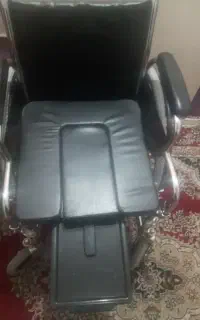 ویلچر مجهز به توالت فرنگی قابل استفاده درحمام