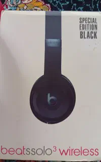 یک عدد هدفون بلوتوثی
