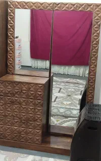 فروش میزآرایش ودوعدد پاتختی
