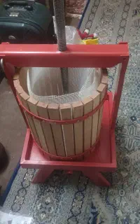 آب انارگیری به فروش میرسد