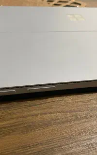 Surface Pro Core i7  نسل ۶ بسیار تمیز و سالم