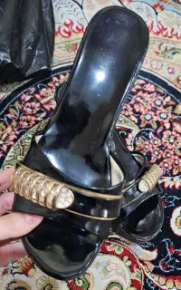 مقداری کفش نو