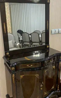آیینه و کنسول