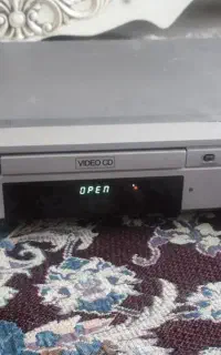 یه دستگاه دی وی دی