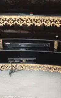 میز تلویزیون تمام برنجی سالم در حدنو