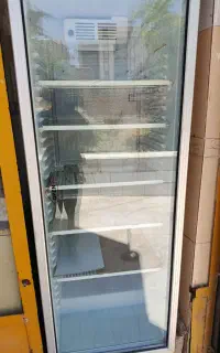 یخچال ایستاده.مغازه هم کرایه داده میشود. پارک شهر