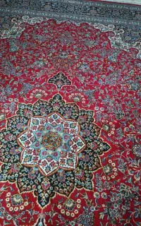 یه فرش 12متری یه9متری یه 6متری ویه دست مبل