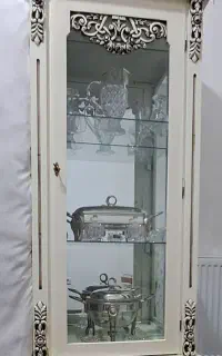 بوفه و گلدان