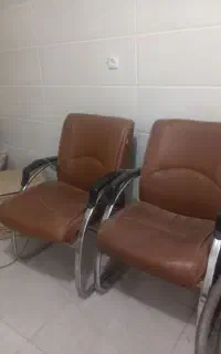 تعدادی صندلی در حد نو