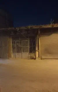 خانه کلنگی با دو دربند مغازه