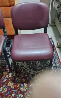 ۸ عدد صندلی اداری کاملا سالم و امکان تعویض چرم