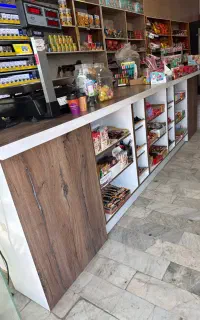 ب یک فروشنده در سوپر مارکت نیازمندیم