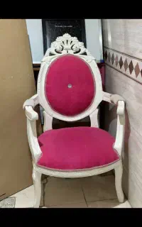 سه عدد صندلی تکی هر عدد دو میلیون و پانصد .