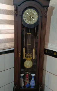 ویترین ساعت ایستاده