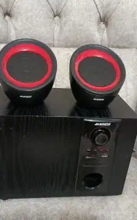 یک عدد اسپیکر سه تیکه