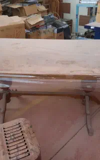 یک عدد میز ناهارخوری ۸ نفره و یک فایل ۳ کشو